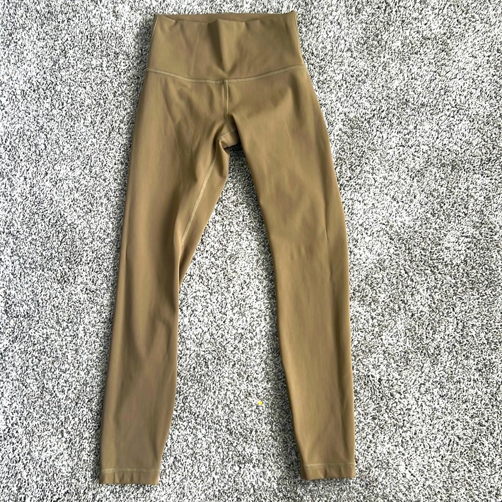 Lulu lemon leggings, wunder under size 4